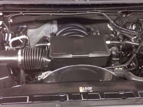 Used 2024 Chevrolet Silverado 2500 ZR2 w/ Technology Package image 11