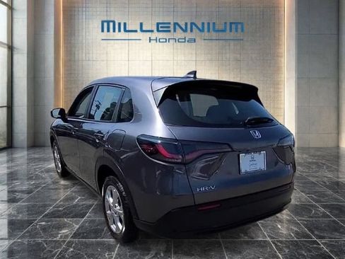 Used 2023 Honda HR-V LX image 3