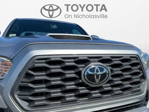 Used 2020 Toyota Tacoma TRD Sport image 10