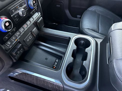 Used 2022 GMC Sierra 2500 Denali w/ Denali Ultimate Package image 32