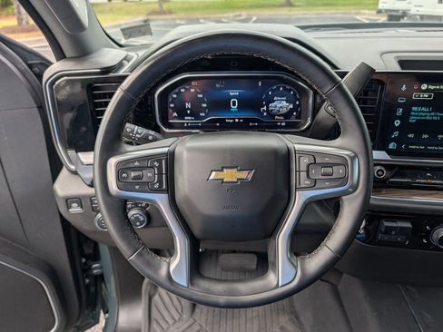 Used 2025 Chevrolet Silverado 1500 LT AWD/4WD image 17