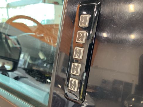 Used 2022 Ford F250 Lariat image 11