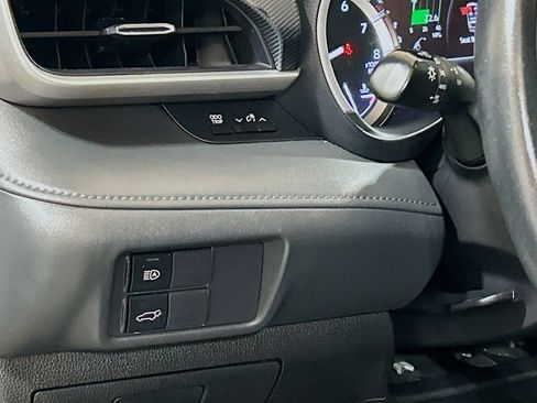 Used 2022 Toyota Highlander XSE FWD image 8