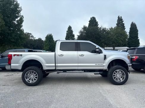 Used 2019 Ford F250 Lariat w/ Lariat Ultimate Package AWD/4WD image 4