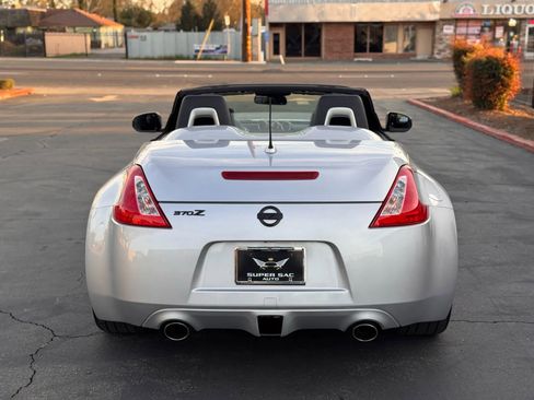 Used 2012 Nissan 370Z Roadster RWD image 22