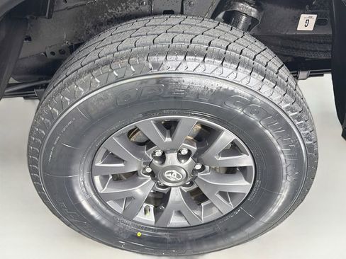 Used 2023 Toyota Tacoma SR5 w/ Technology Package AWD/4WD image 32