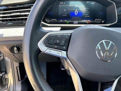 Used 2025 Volkswagen Jetta SE FWD image 11