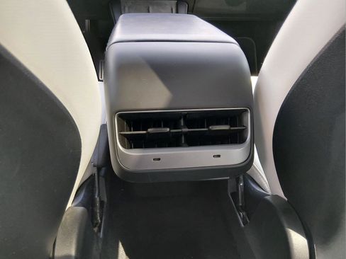 Used 2021 Tesla Model Y Long Range AWD/4WD image 13