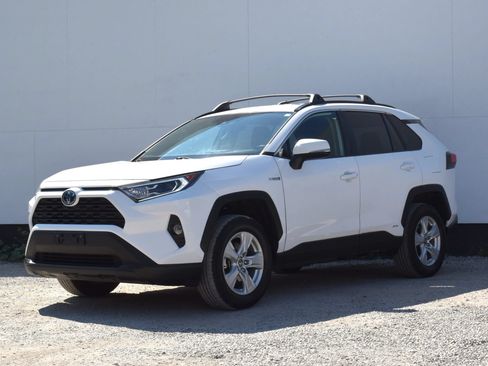 Used 2020 Toyota RAV4 XLE w/ All Weather Liner Package AWD/4WD image 8