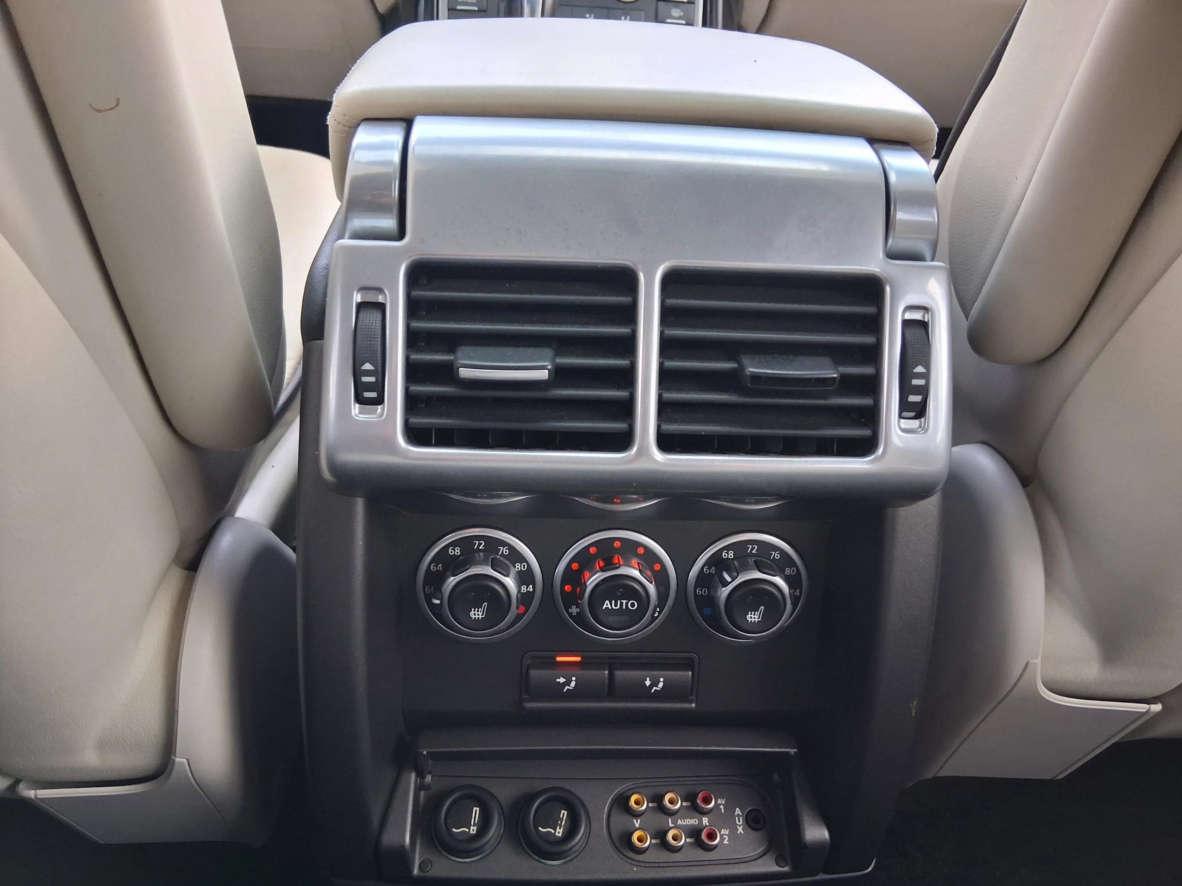 Used 2011 Land Rover Range Rover Supercharged AWD/4WD image 17