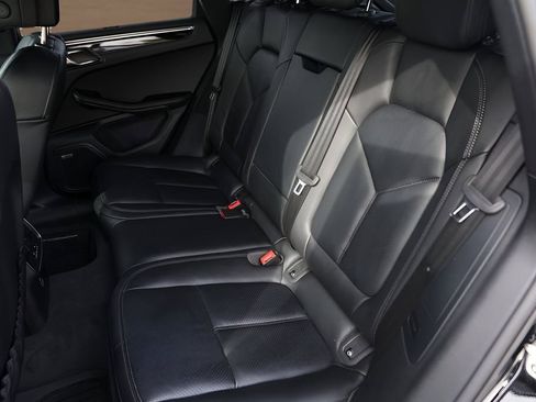 Used 2025 Porsche Macan image 25