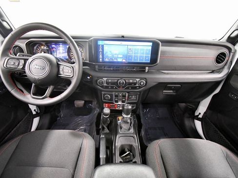 Used 2024 Jeep Wrangler Unlimited Rubicon image 3