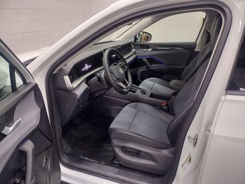 New 2026 Volkswagen Tiguan SE image 21