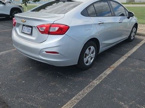 Used 2018 Chevrolet Cruze LS FWD image 2