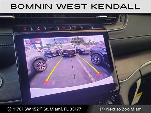 Used 2025 Jeep Grand Cherokee Limited w/ Black Appearance Package image 21