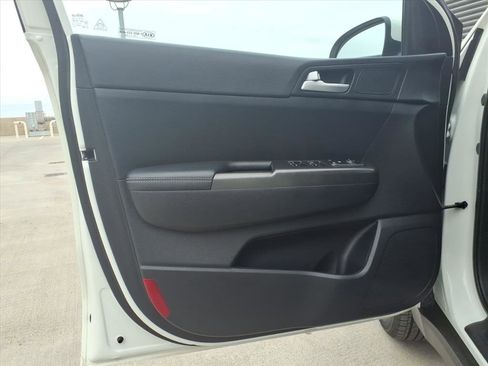 Used 2021 Kia Sportage LX image 20