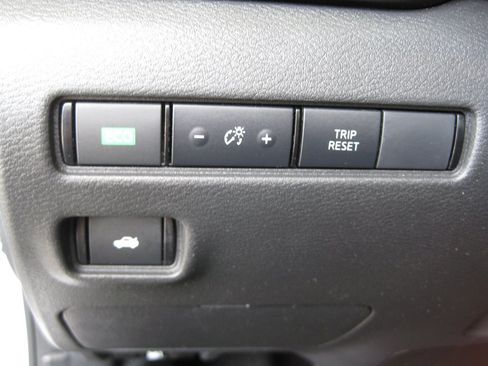 Used 2025 Nissan Sentra SR FWD image 14