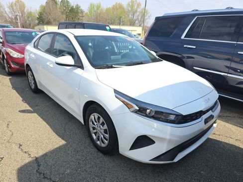 Used 2023 Kia Forte LX image 4