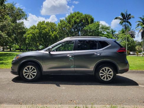 Used 2019 Nissan Rogue SV FWD image 4