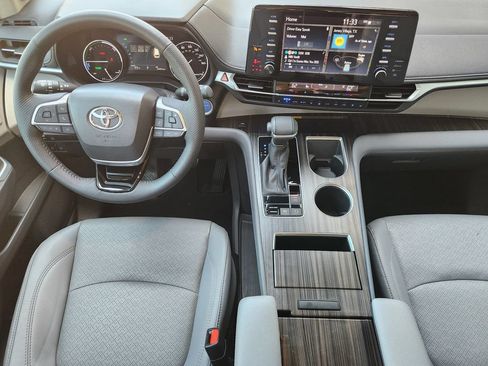 Used 2022 Toyota Sienna Limited AWD/4WD image 25