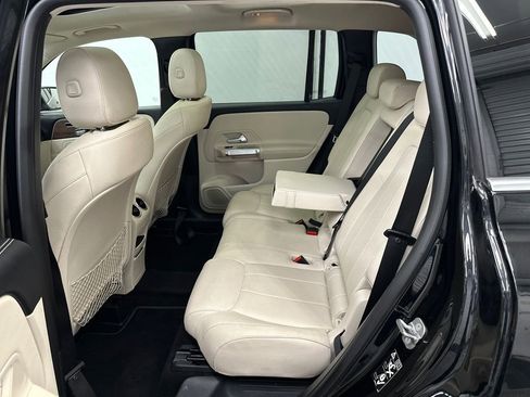 Used 2023 Mercedes-Benz GLB 250 4MATIC w/ Premium Package image 23