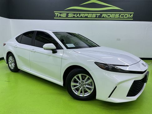 Used 2025 Toyota Camry LE FWD image 1