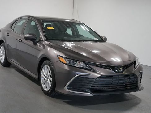 Certified 2023 Toyota Camry LE FWD image 3
