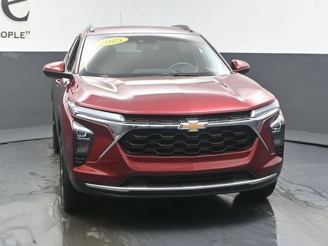 Used 2025 Chevrolet Trax LT w/ Driver Confidence Package FWD image 52