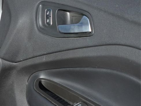 Used 2019 Ford Escape SE image 9