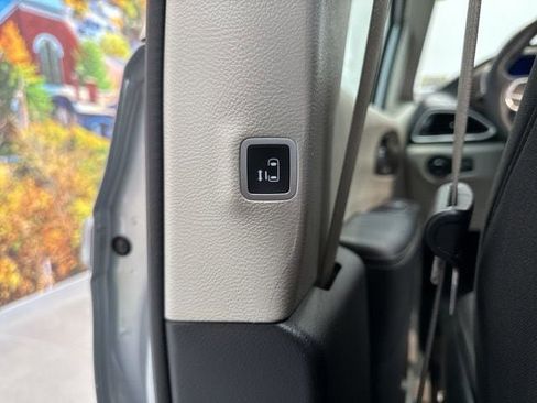 Used 2023 Chrysler Voyager LX FWD image 32