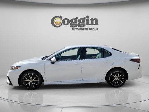 Used 2023 Toyota Camry SE FWD image 2