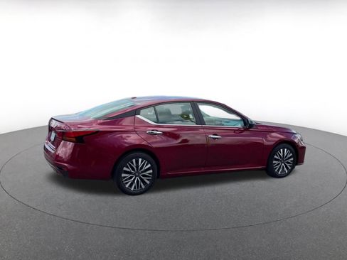 Used 2025 Nissan Altima 2.5 SV FWD image 15