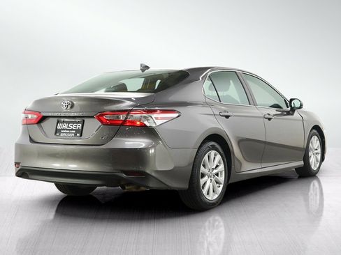 Used 2019 Toyota Camry LE FWD image 5