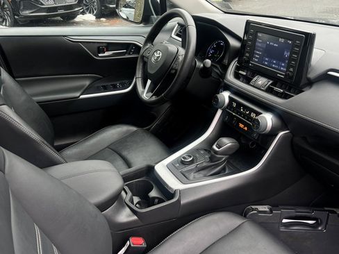Used 2021 Toyota RAV4 XLE Premium image 8