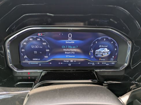 Used 2025 Chevrolet Silverado 1500 LT RWD image 24
