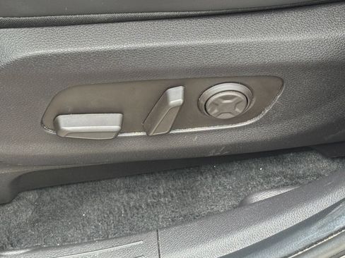 Used 2026 Kia Carnival FWD image 23