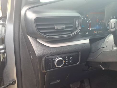 Used 2024 Ford Explorer XLT RWD image 19