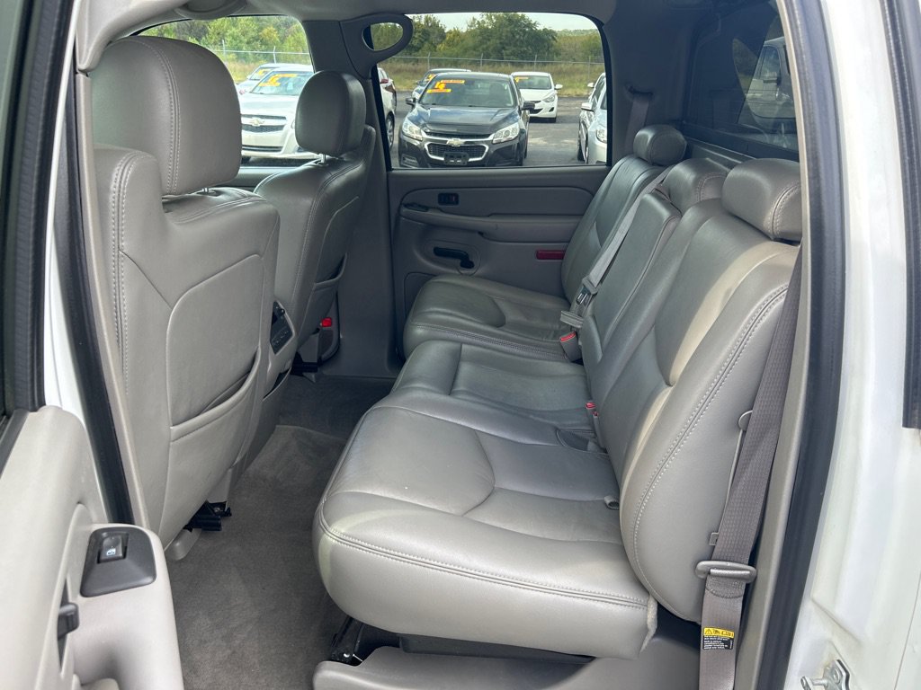 Used 2005 Chevrolet Avalanche LT w/ Preferred Equipment Group RWD image 10