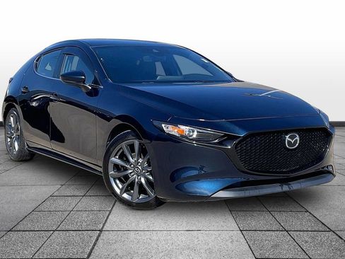 Used 2019 MAZDA MAZDA3 Hatchback w/ Preferred Package FWD image 2