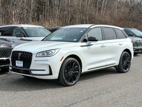 Used 2023 Lincoln Corsair Reserve w/ Jet Appearance Package image 3