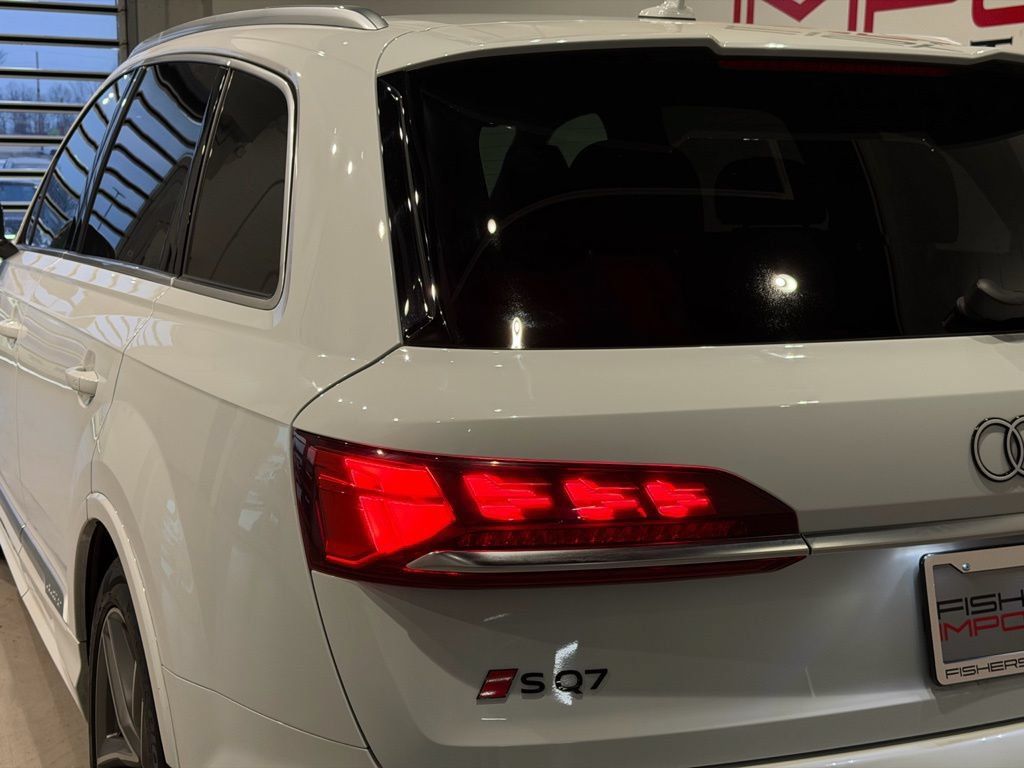 Used 2025 Audi SQ7 Prestige AWD/4WD image 11