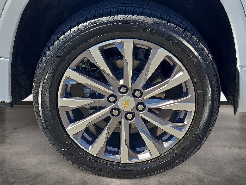 Used 2023 Chevrolet Traverse Premier FWD image 7