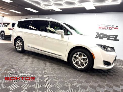 Used 2018 Chrysler Pacifica Touring-L Plus w/ Advanced Safetytec Group FWD image 1