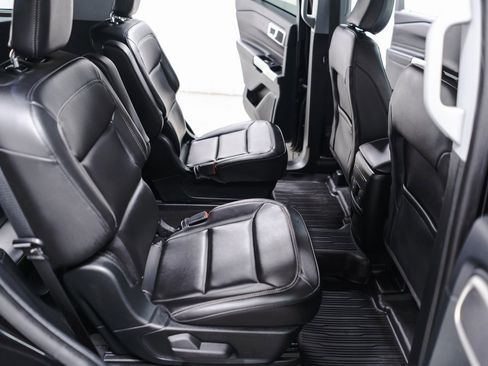 Used 2023 Ford Explorer XLT w/ Equipment Group 202A image 33