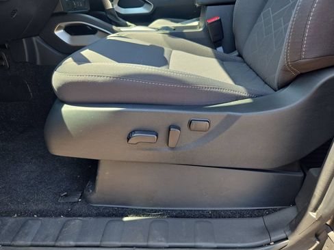 Used 2025 Nissan Frontier SV RWD image 18