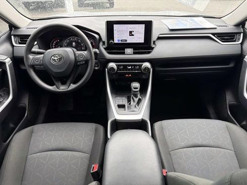 Used 2025 Toyota RAV4 XLE AWD/4WD image 22