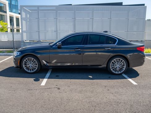 Used 2018 BMW 530i w/ Premium Package RWD image 2
