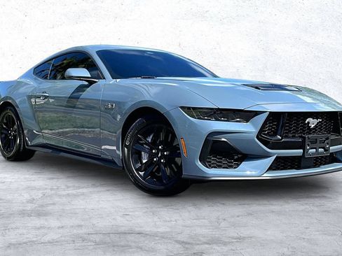 Used 2025 Ford Mustang GT RWD image 11