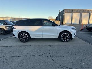 Used 2024 Lincoln Nautilus Reserve video 2