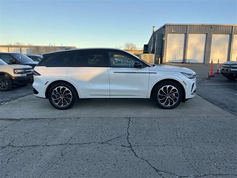 Used 2024 Lincoln Nautilus Reserve image 2